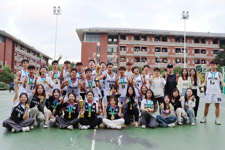 连续三年获鸿运娱乐城
男篮冠军