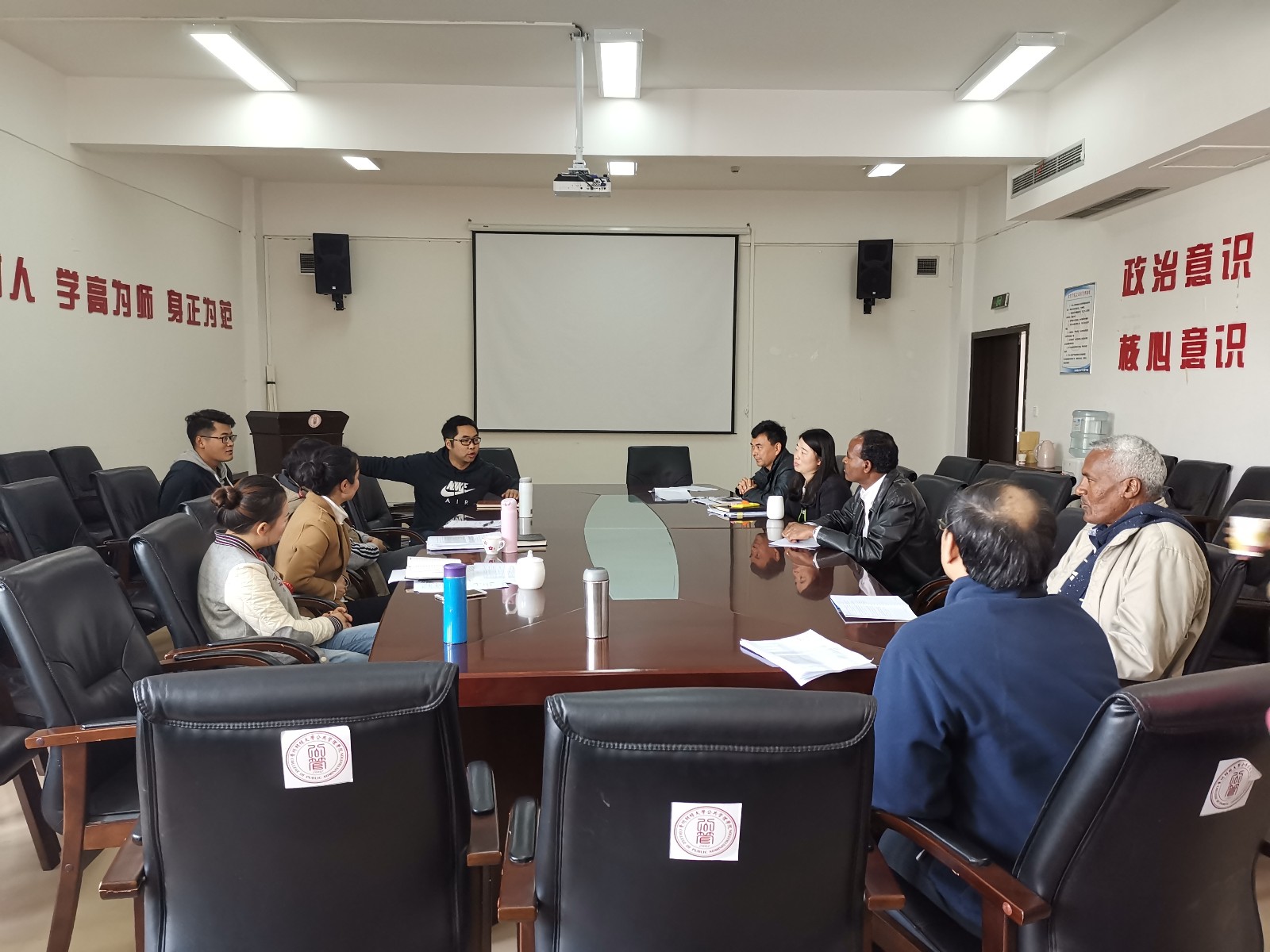 厄立特里亚阿斯马拉大学访问学者到公管鸿运娱乐城
交流访问2018.11.27.jpg